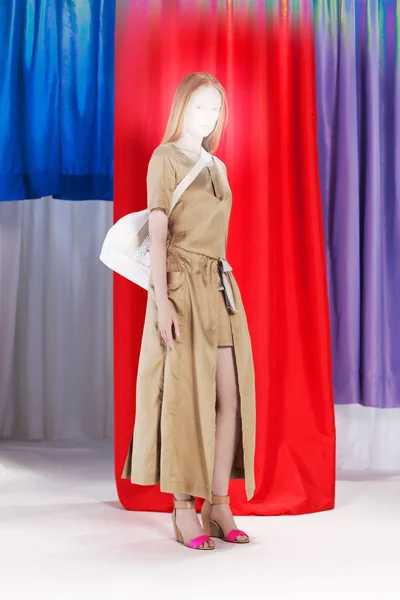 Look 16